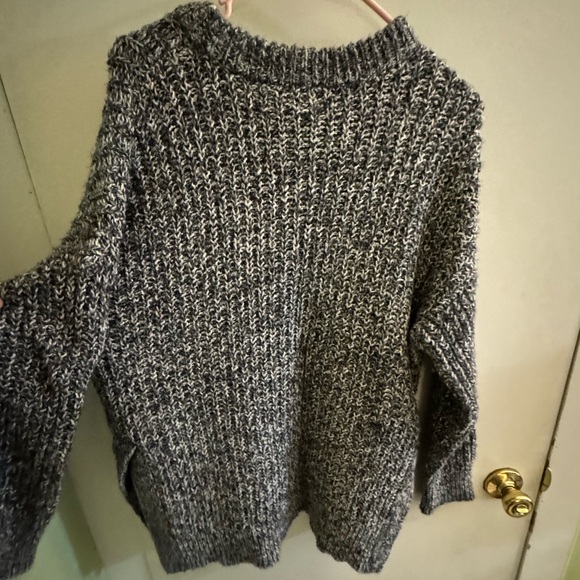 Aerie oversized split hem sweater. - Picture 4 of 6